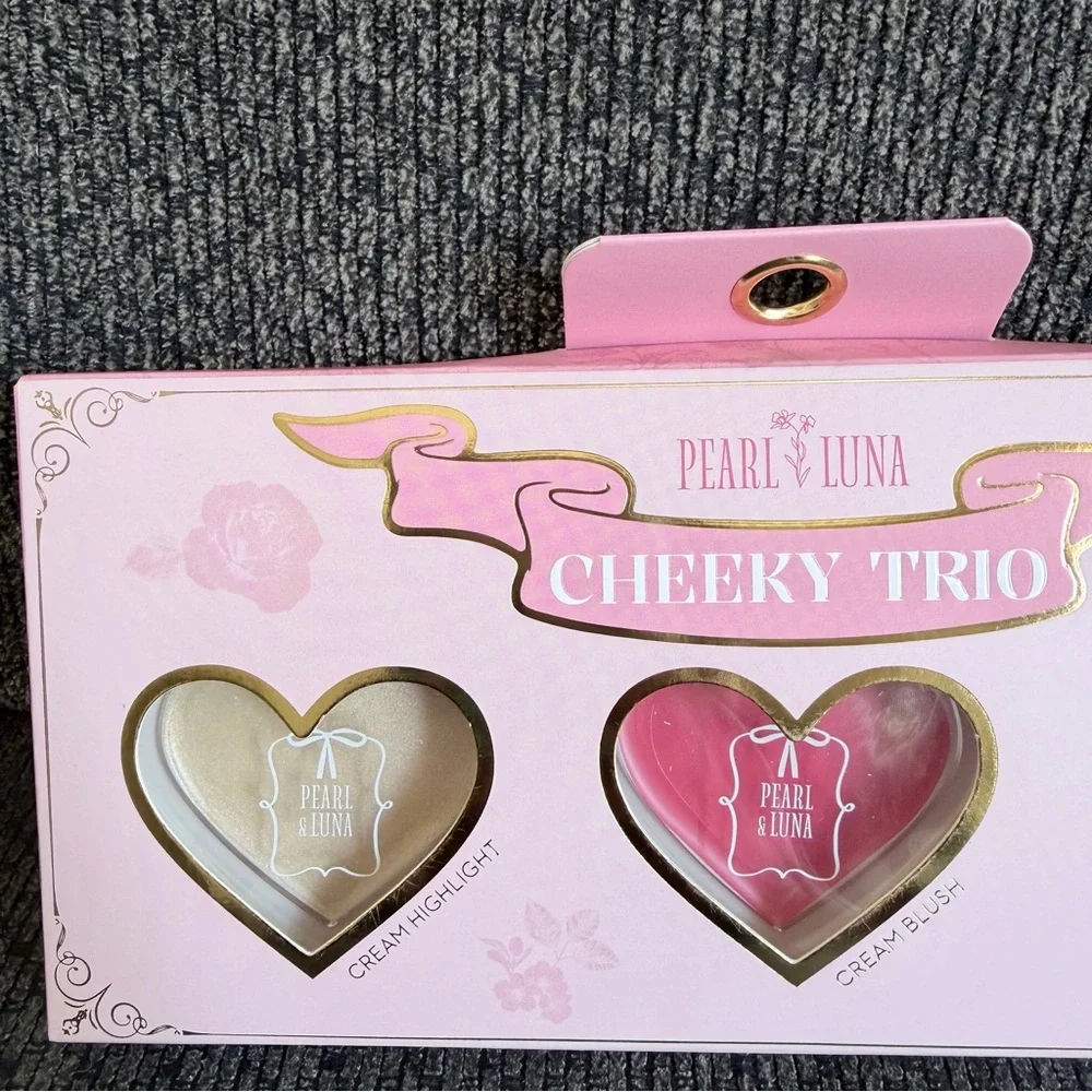 Pearl & Luna Cheeky Trio Blush Set- Cream highlight, blush and bronzer